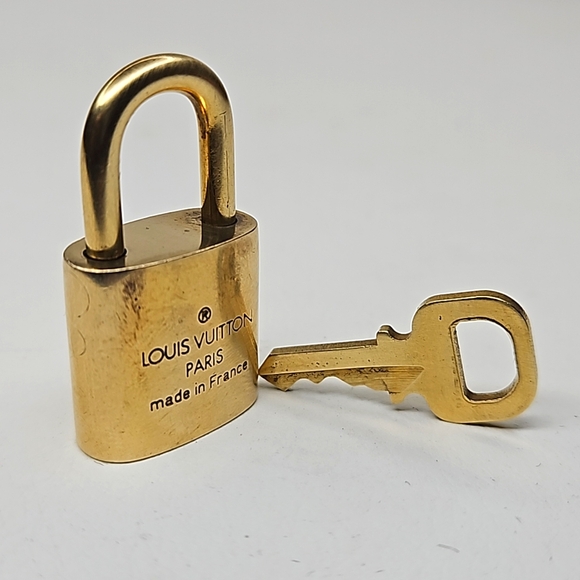 Authentic Louis Vuitton LV Monogram Lock & Key - Picture 8 of 16